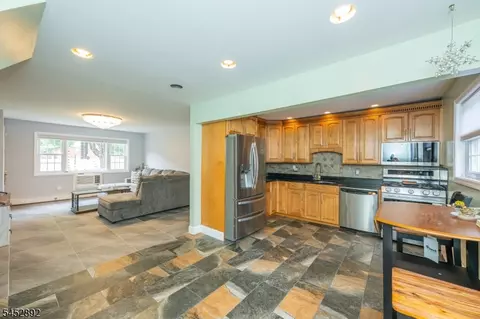 Kitchen - 1247 Valley Rd # A, Wayne, NJ 07470 photo 2 of 4