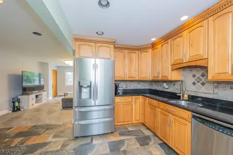 Kitchen - 1247 Valley Rd # A, Wayne, NJ 07470 photo 4 of 4