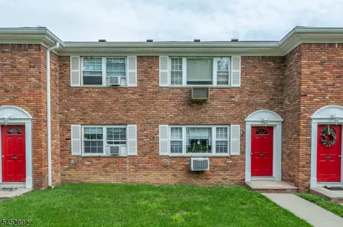 Exterior - 1247 Valley Rd # A, Wayne, NJ 07470 photo 2 of 4