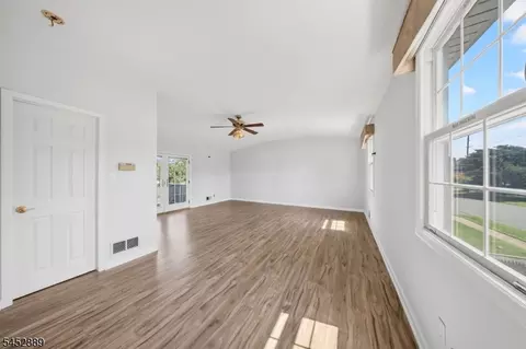 647 Cook Ave, Middlesex, NJ 08846 photo 16