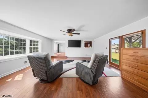 647 Cook Ave, Middlesex, NJ 08846 photo 8