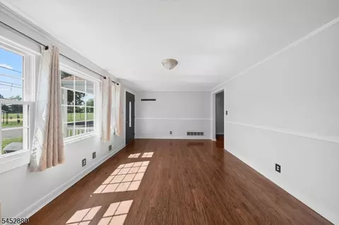 647 Cook Ave, Middlesex, NJ 08846 photo 5