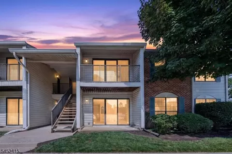 60 Taylor Dr, Franklin Park, NJ 08823