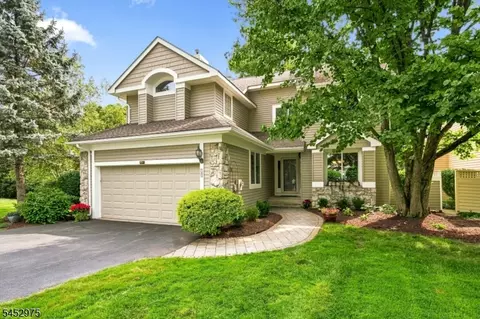 17 Tannery Hill Dr, Hamburg, NJ 07419