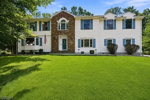 23 Beech Dr, Morris Plains, NJ 07950