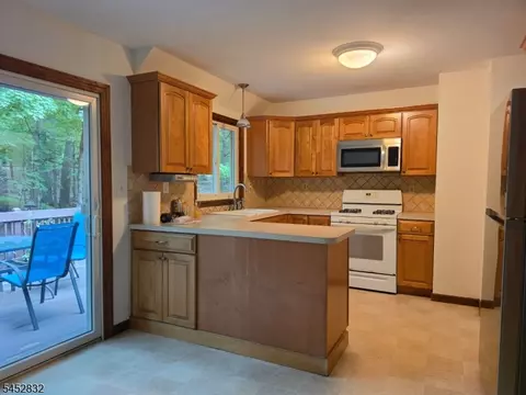 Kitchen - 154 Hillside Ave, Bridgewater, NJ 08807 photo 4 of 5