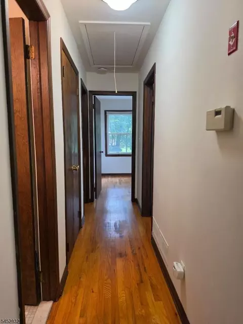 Entry Way - 154 Hillside Ave, Bridgewater, NJ 08807 photo 2 of 4