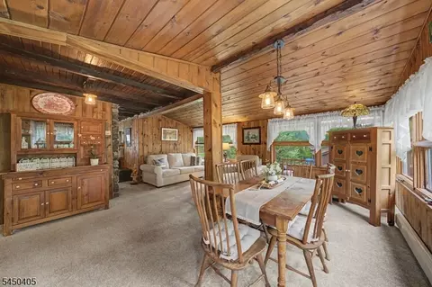 21 Shawnee Trl, Sparta, NJ 07871