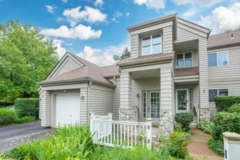 3 Harker Hill Dr, Hamburg, NJ 07419