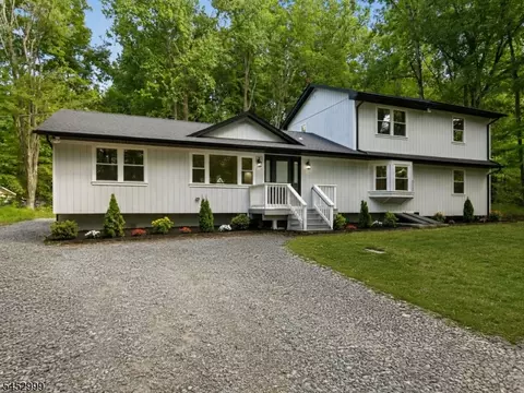 7 Winding Way, Sussex, NJ 07461