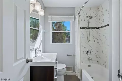 Bath - 77 Deborah Ct, Plainfield, NJ 07062 photo 1 of 3