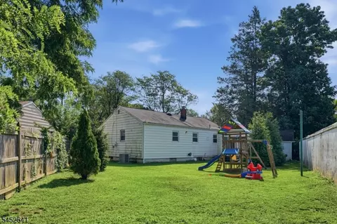 Exterior - 77 Deborah Ct, Plainfield, NJ 07062 photo 4 of 5