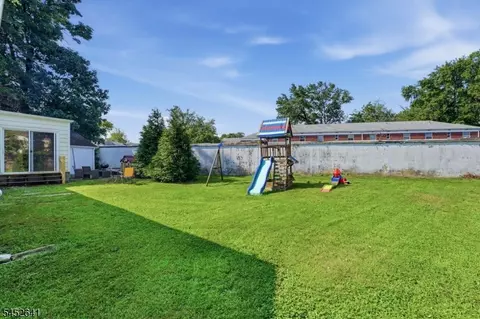 Exterior - 77 Deborah Ct, Plainfield, NJ 07062 photo 3 of 5