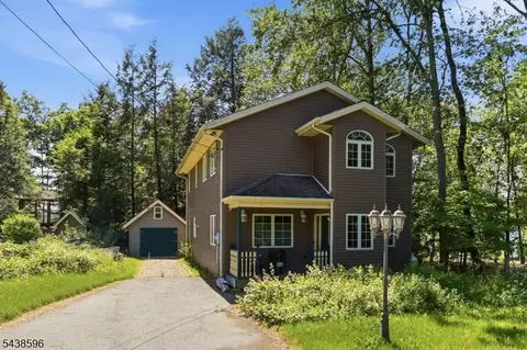 5 Landing Rd, Hewitt, NJ 07421