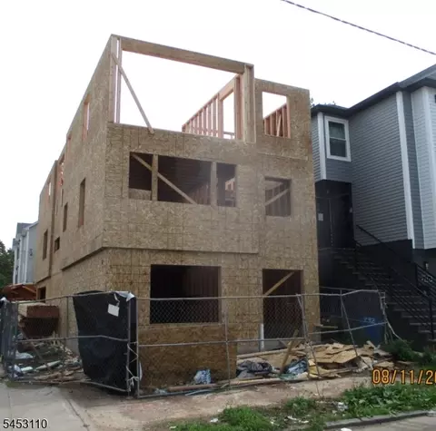 290 S 19th St, Newark, NJ 07103