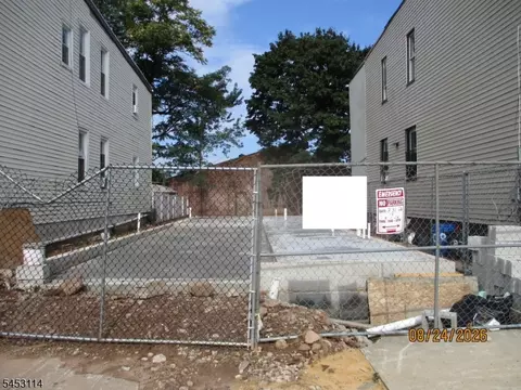 585 S 19th St, Newark, NJ 07103