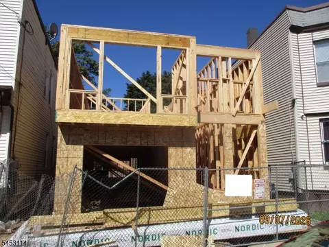 585 S 19th St, Newark, NJ 07103