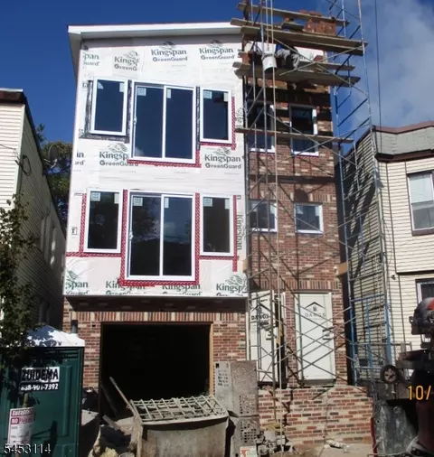 585 S 19th St, Newark, NJ 07103