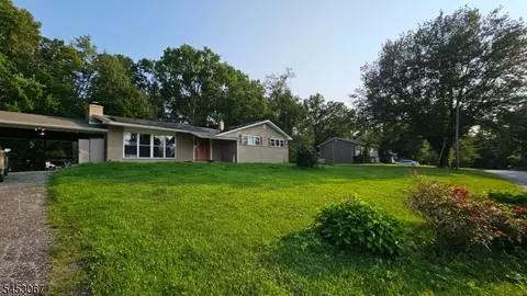 5 Woodland Trl, Sussex, NJ 07461