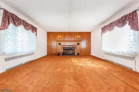 Living - 1431 Alps Rd, Wayne, NJ 07470 photo 2 of 6