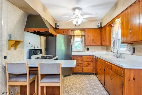 Kitchen - 1431 Alps Rd, Wayne, NJ 07470 photo 1 of 2