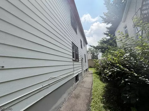 Entry Way - 240 Wainwright St, Newark, NJ 07112 photo 3 of 3