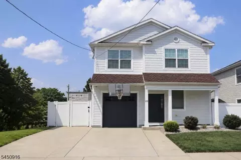 22 Larch St, Carteret, NJ 07008