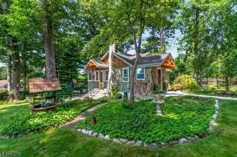 165 New Jersey Ave, Lake Hopatcong, NJ 07849