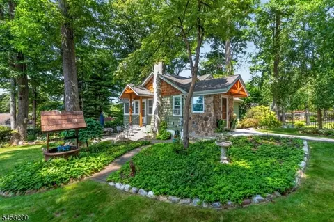 165 New Jersey Ave, Lake Hopatcong, NJ 07849