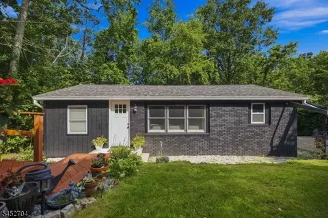 34 Hillside Dr, Wantage, NJ 07461