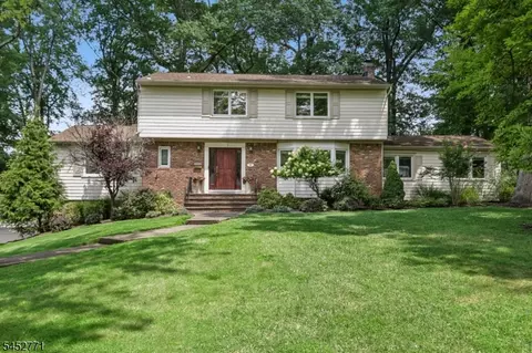 9 Burlington Rd, Livingston, NJ 07039