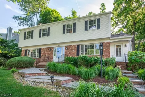 12 Colonial Dr, Morristown, NJ 07960