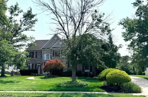 3 Margaret Dr, Somerset, NJ 08873