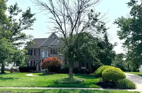3 Margaret Dr, Somerset, NJ 08873