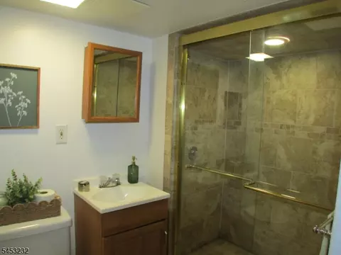 Bath - 407 Hillside Ave, Springfield, NJ 07081 photo 3 of 3