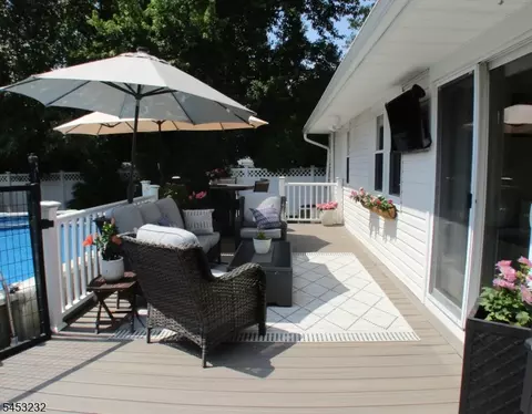 Exterior - 407 Hillside Ave, Springfield, NJ 07081 photo 2 of 10