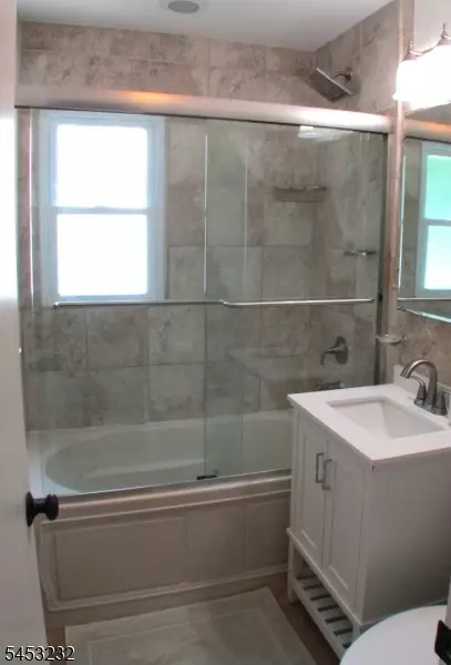 Bath - 407 Hillside Ave, Springfield, NJ 07081 photo 2 of 3