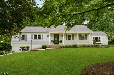 16 Fieldstone Dr, Morristown, NJ 07960