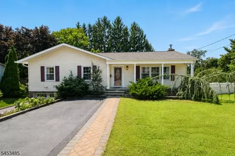 32 Grove St, Wharton, NJ 07885