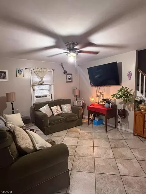 330 E Lake Ave, Rahway, NJ 07065