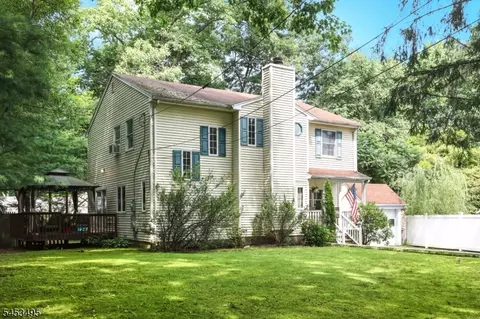 36 Maple Lake Rd, Kinnelon, NJ 07405