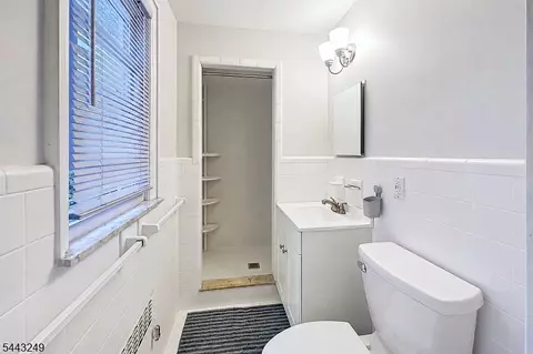 Bath - 2 Hillside Ave, Summit, NJ 07901 photo 2 of 4