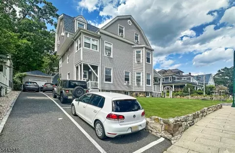 Exterior - 2 Hillside Ave, Summit, NJ 07901 photo 2 of 5