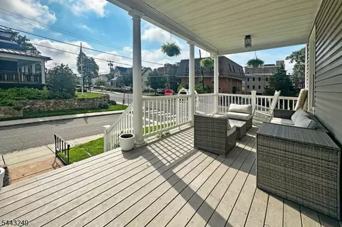 Exterior - 2 Hillside Ave, Summit, NJ 07901 photo 3 of 5