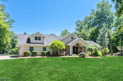 330 Airmount Ave, Ramsey, NJ 07446