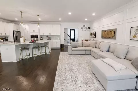 3 Myers Ter, Morris Plains, NJ 07950