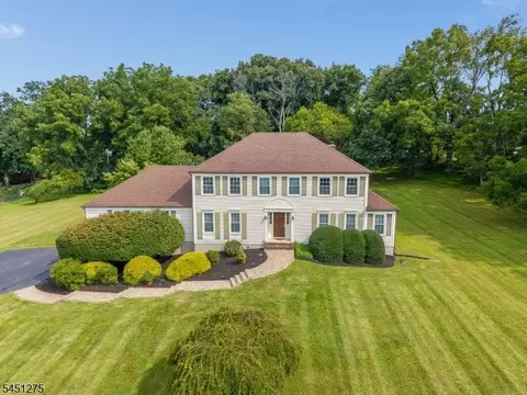 2 Wildwood Ct, Flemington, NJ 08822