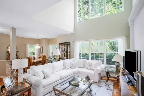 1308 Grandview Ct, Whippany, NJ 07981