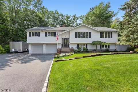 228 Dorothy Dr, North Haledon, NJ 07508