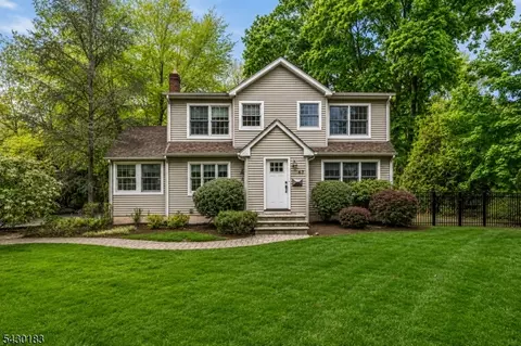 63 Park Ave, Wyckoff, NJ 07481